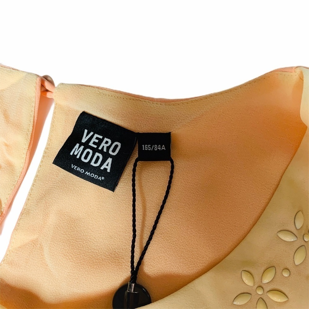 Vero Moda Layered Sleeveless Blouse medium - Picture 6 of 8